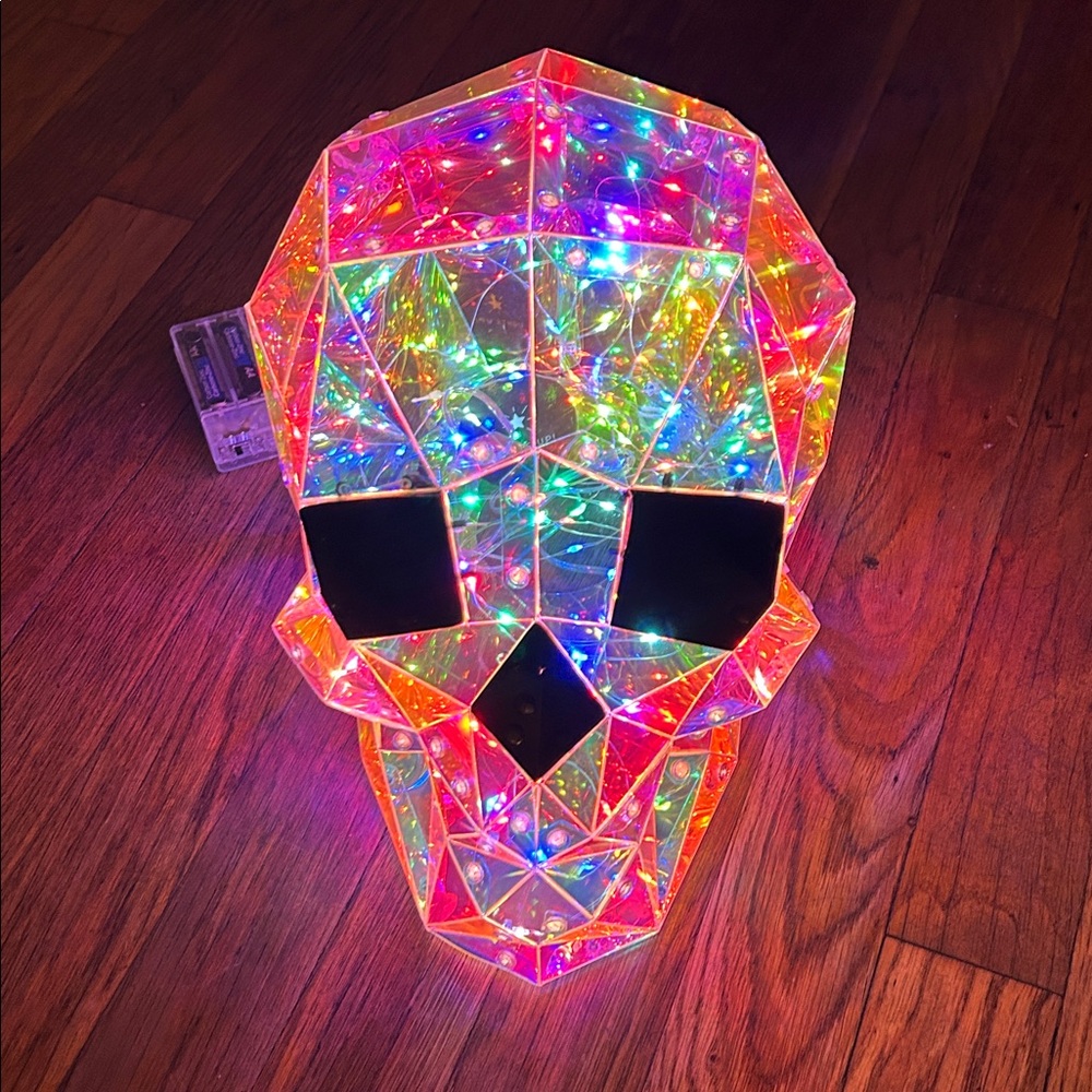 Geometric LED Skull Light
